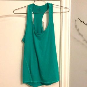 New never worn women’s Athleta tank